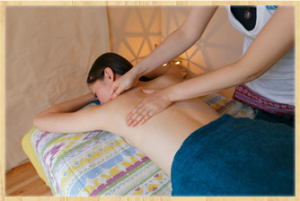 Aroma oil massage　アロママッサージ